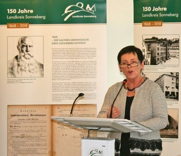 Eröffnung der Wanderausstellung 150 Jahre Landkreis Sonneberg durch Landrätin Christine Zitzmann