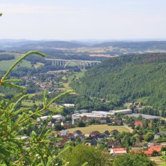 Blick von der Triniushütte auf Rauenstein und Grümpen