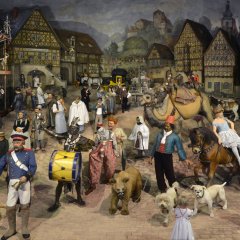 Große Attraktion des Sonneberger Spielzeugmuseums ist die Schaugruppe Thüringer Kirmes.