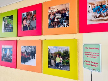 Im Landratsamt ist derzeit eine Fotoausstellung zu den Aktivitäten unserer Selbsthilfegruppen zu sehen.