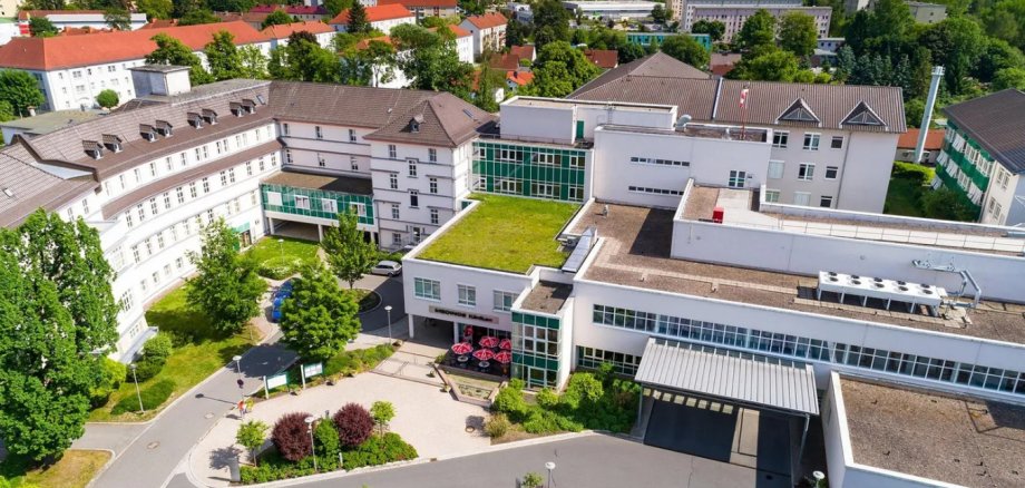 Das Krankenhaus Sonneberg ist Teil der Medinos Kliniken des Landkreises Sonneberg und des Klinikverbunds REGIOMED.