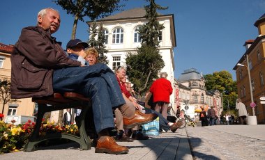 Senior auf dem Sonneberger Juttaplatz