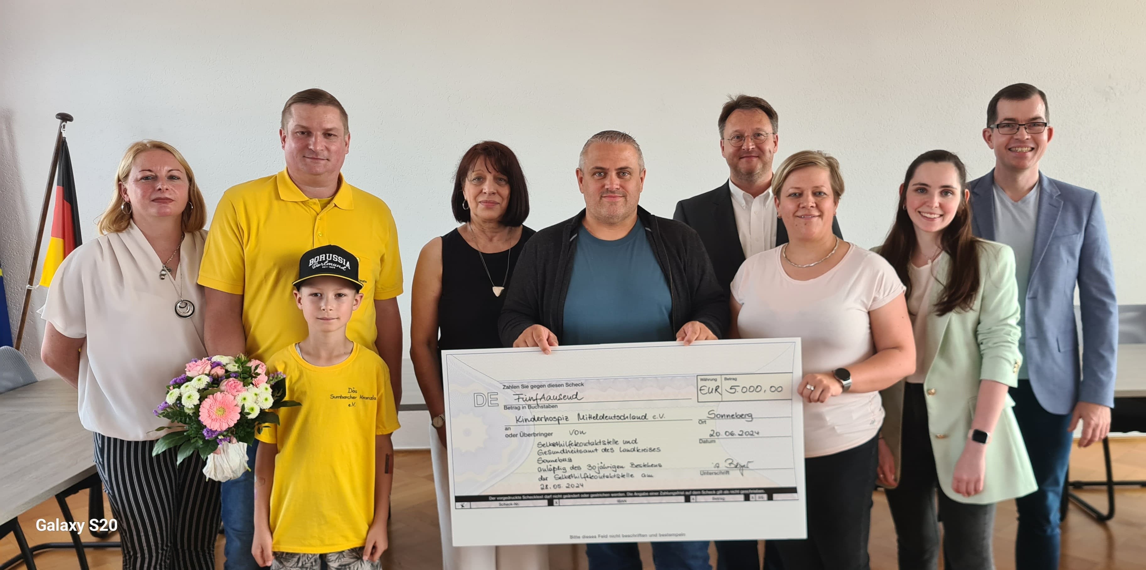 Spendenübergabe an Daniel Vogt vom Kinderhospiz im Landratsamt Sonneberg