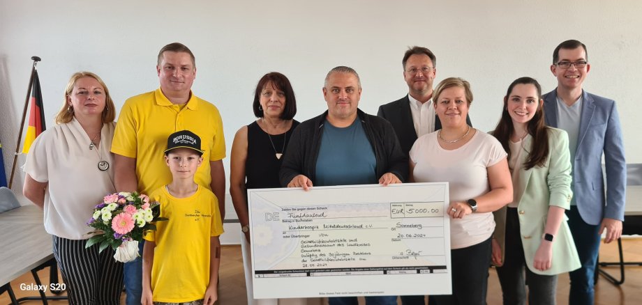 Spendenübergabe an Daniel Vogt vom Kinderhospiz im Landratsamt Sonneberg