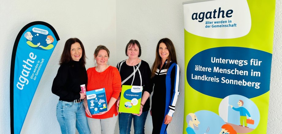 Die AGATHE-Beraterinnen Alexandra Kellner, Carolin Heinritz und Gabriele Luther mit Amtsleiterin Antje Rebhan (v.l.n.r.)