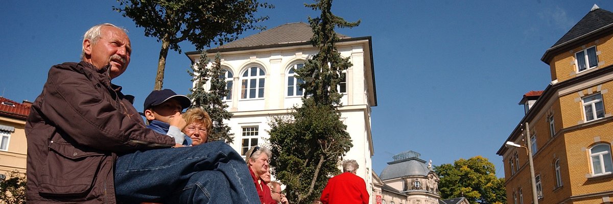 Menschen auf dem Sonneberger Juttaplatz Menschen auf dem Sonneberger Juttaplatz