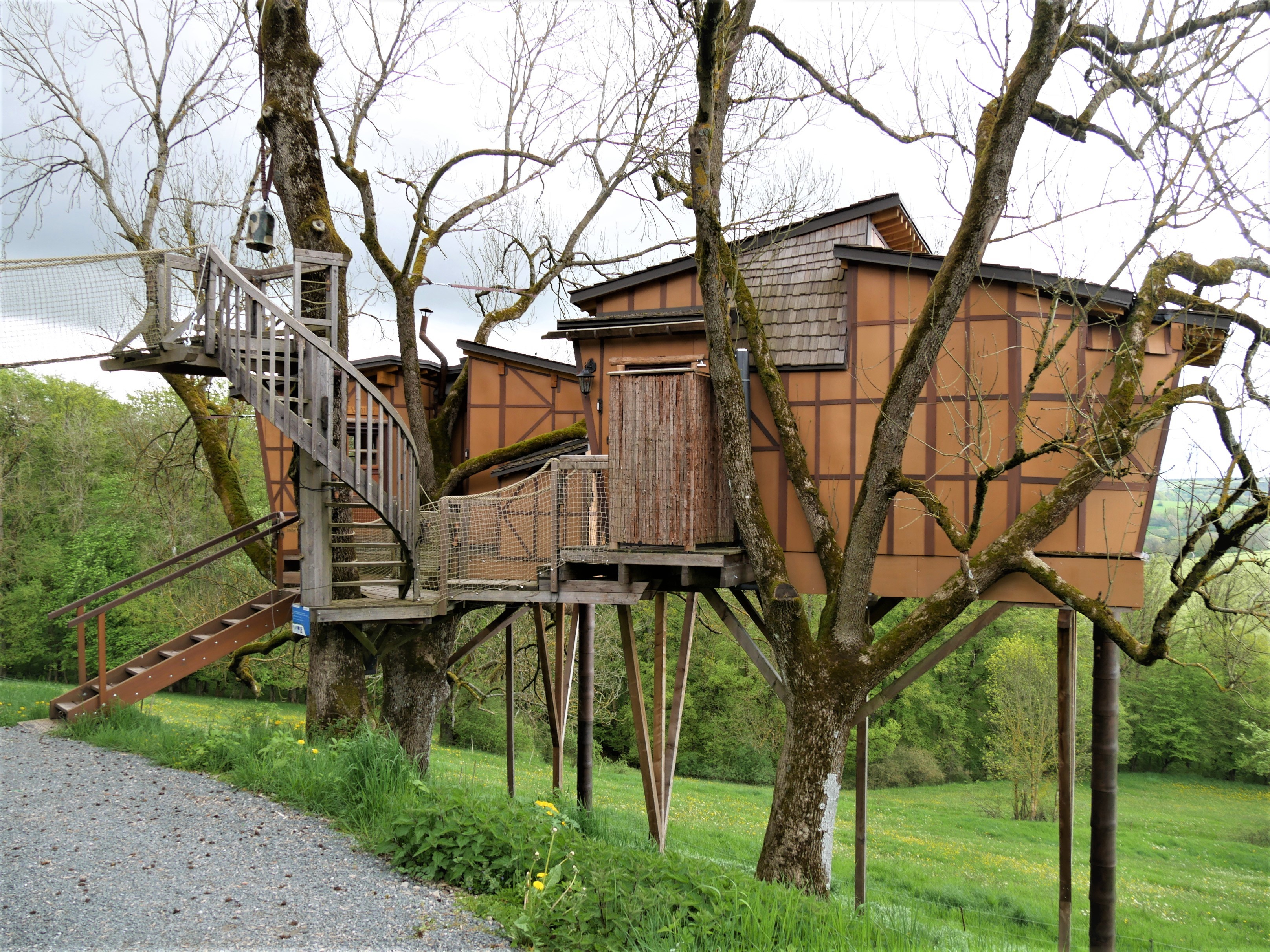 Über die RAG LEADER Hildburghausen-Sonneberg konnte unter anderem der Bau von touristischen Baumhäusern an der Domäne Schalkau gefördert werden.