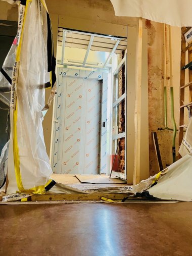 Innenblick in den Baubereich für den Aufzug an der Lohauschule
