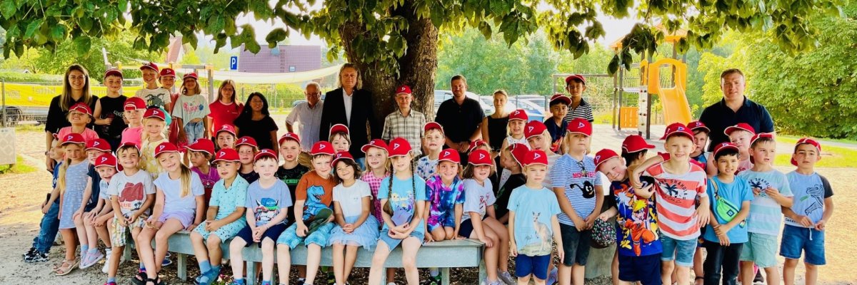 Übergabe Signalmützen Grube-Schule Übergabe Signalmützen Grube-Schule