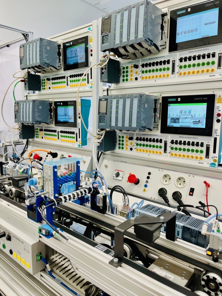 Einweihung des Elektrotechnik-Fachkabinetts der SBBS Sonneberg Einweihung des Elektrotechnik-Fachkabinetts der SBBS Sonneberg