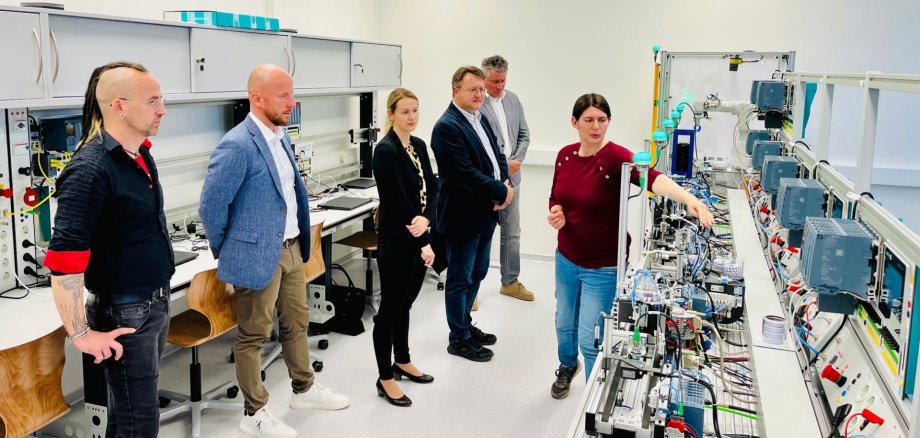 Einweihung des Elektrotechnik-Fachkabinetts der SBBS Sonneberg Einweihung des Elektrotechnik-Fachkabinetts der SBBS Sonneberg