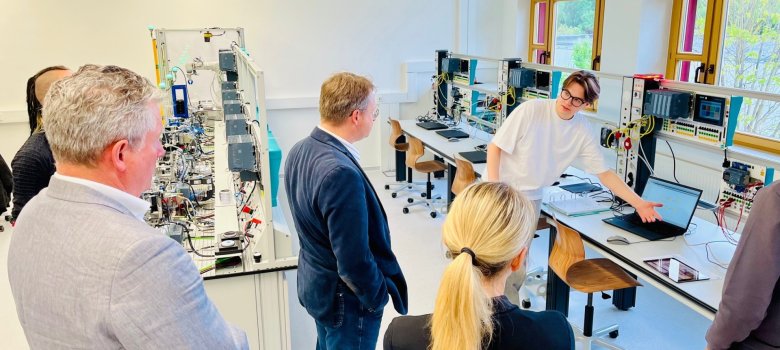 Einweihung des Elektrotechnik-Fachkabinetts der SBBS Sonneberg Einweihung des Elektrotechnik-Fachkabinetts der SBBS Sonneberg