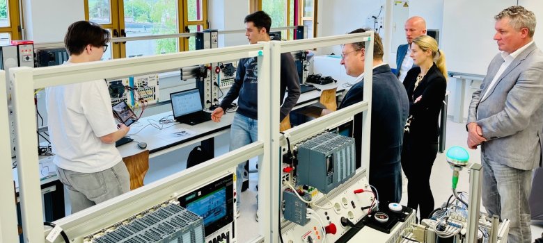 Einweihung des Elektrotechnik-Fachkabinetts der SBBS Sonneberg Einweihung des Elektrotechnik-Fachkabinetts der SBBS Sonneberg