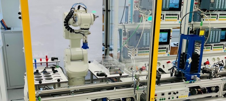 Einweihung des Elektrotechnik-Fachkabinetts der SBBS Sonneberg Einweihung des Elektrotechnik-Fachkabinetts der SBBS Sonneberg