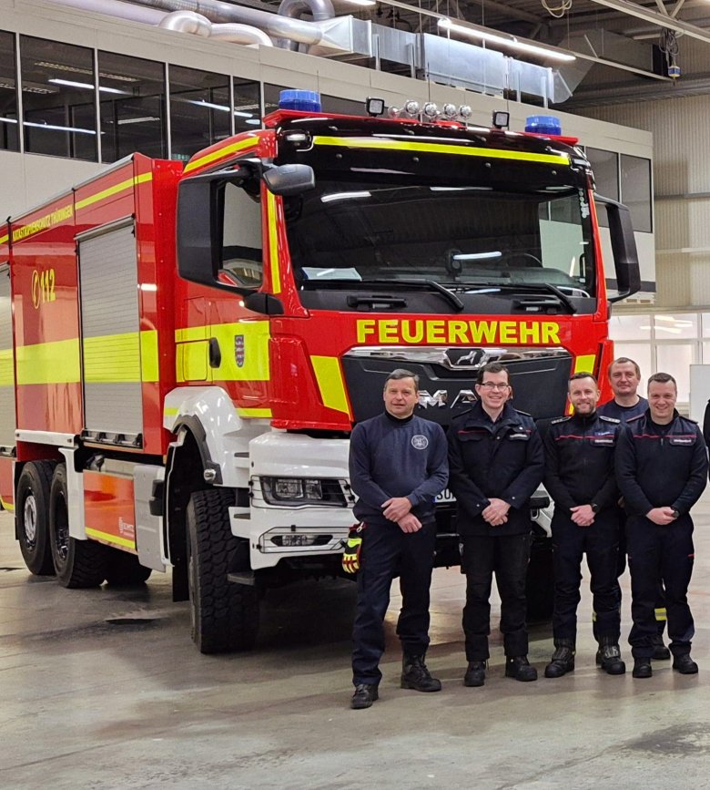 Überführung des neuen Groß-Tanklöschfahrzeug durch Vertreter der Kreisbrandinspektion unter Führung von Kreisbrandinspektor Mathias Nüchterlein. Überführung des neuen Groß-Tanklöschfahrzeug durch Vertreter der Kreisbrandinspektion unter Führung von Kreisbrandinspektor Mathias Nüchterlein.