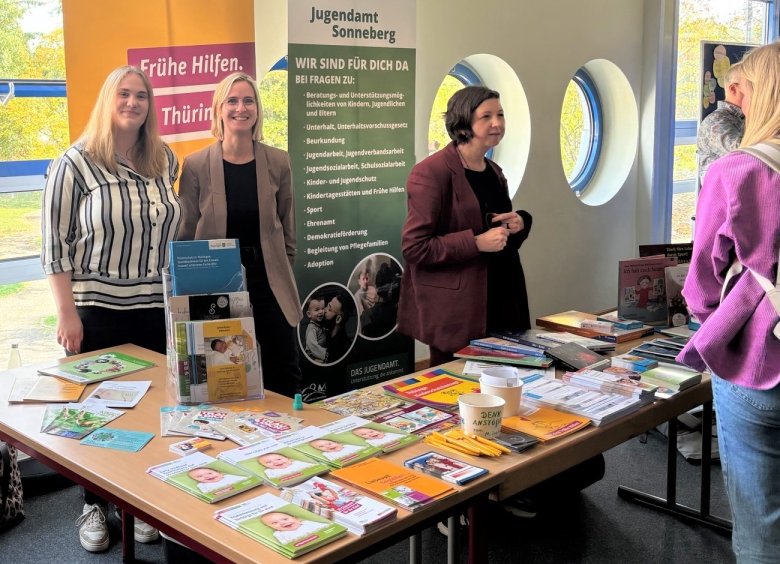 Kinderschutzfachtag - Fachkräftemarkt mit Stand des Jugendamtes Kinderschutzfachtag - Fachkräftemarkt mit Stand des Jugendamtes