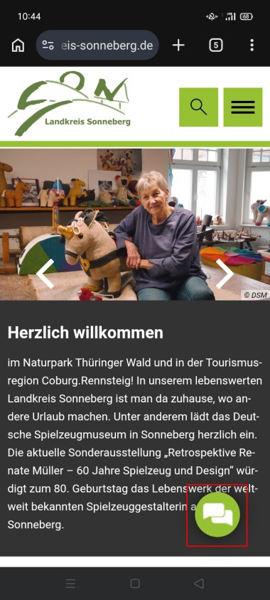 Screenshot der Homepage des Landkreises Sonneberg in der mobilen Ansicht mit dem Chatbot-Button unten rechts