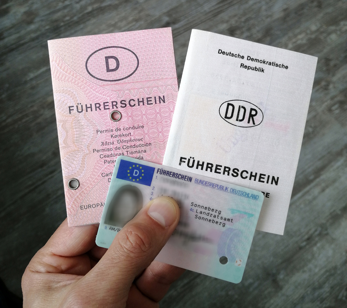 Papierführerscheine und Kartenführerschein