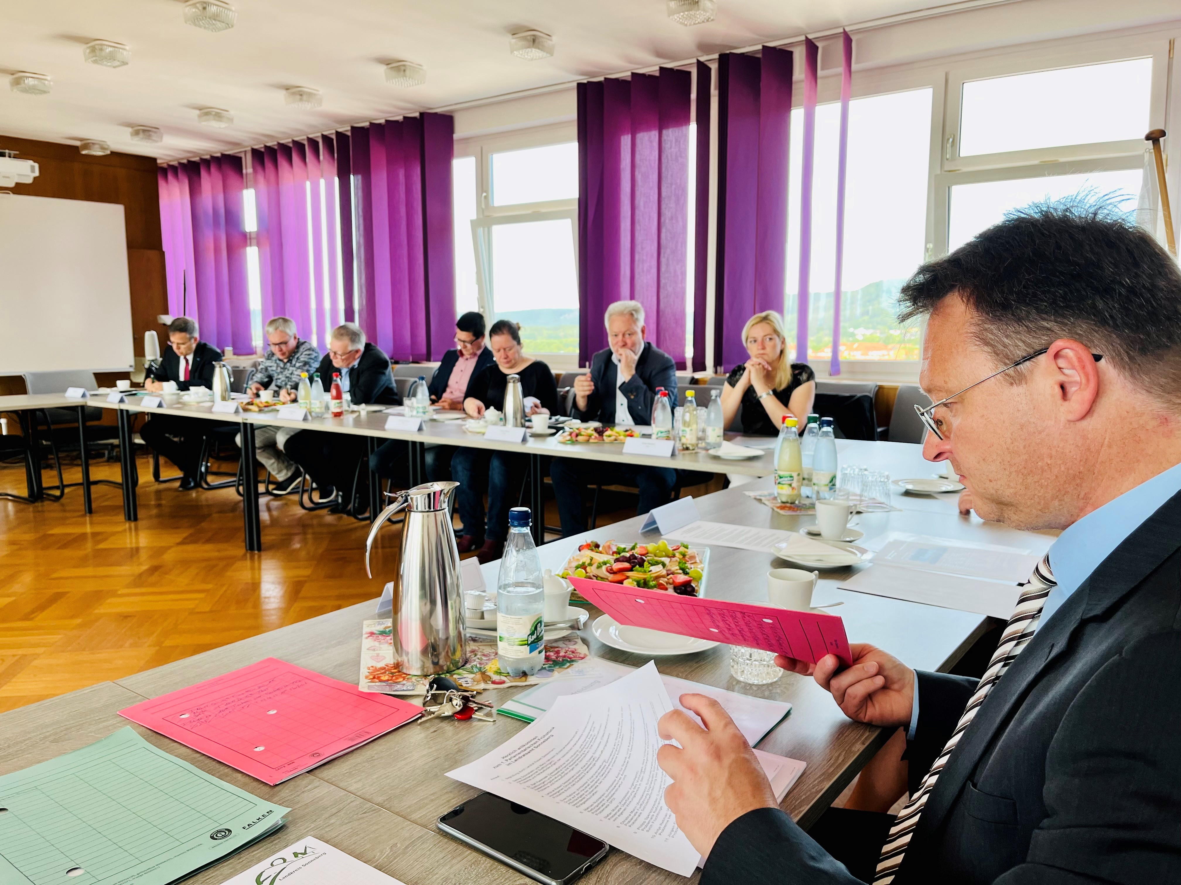 Landrat Robert Sesselmann konnte zum parlamentarischen Frühstück sieben Landtagsabgeordnete begrüßen.