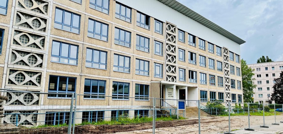 Blick auf die Großbaustelle zur Generalsanierung der Regelschule "Cuno Hoffmeister" Sonneberg